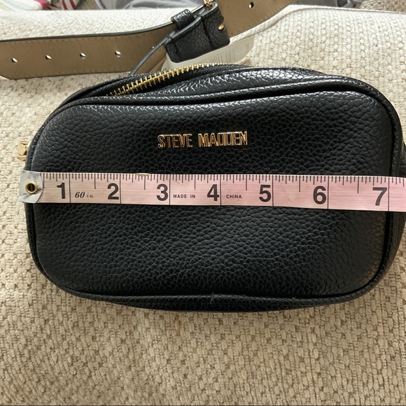 Steve Madden belt bag gold accents - Picture 10 of 11